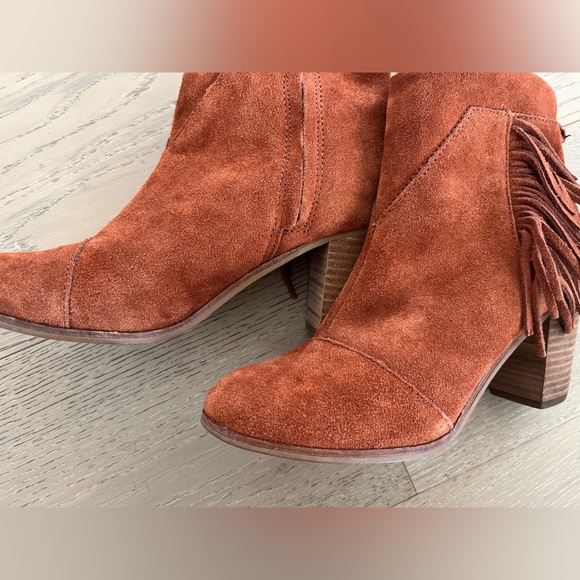 TOMS Lunata Fringe Suede Ankle Boot - Picture 7 of 8